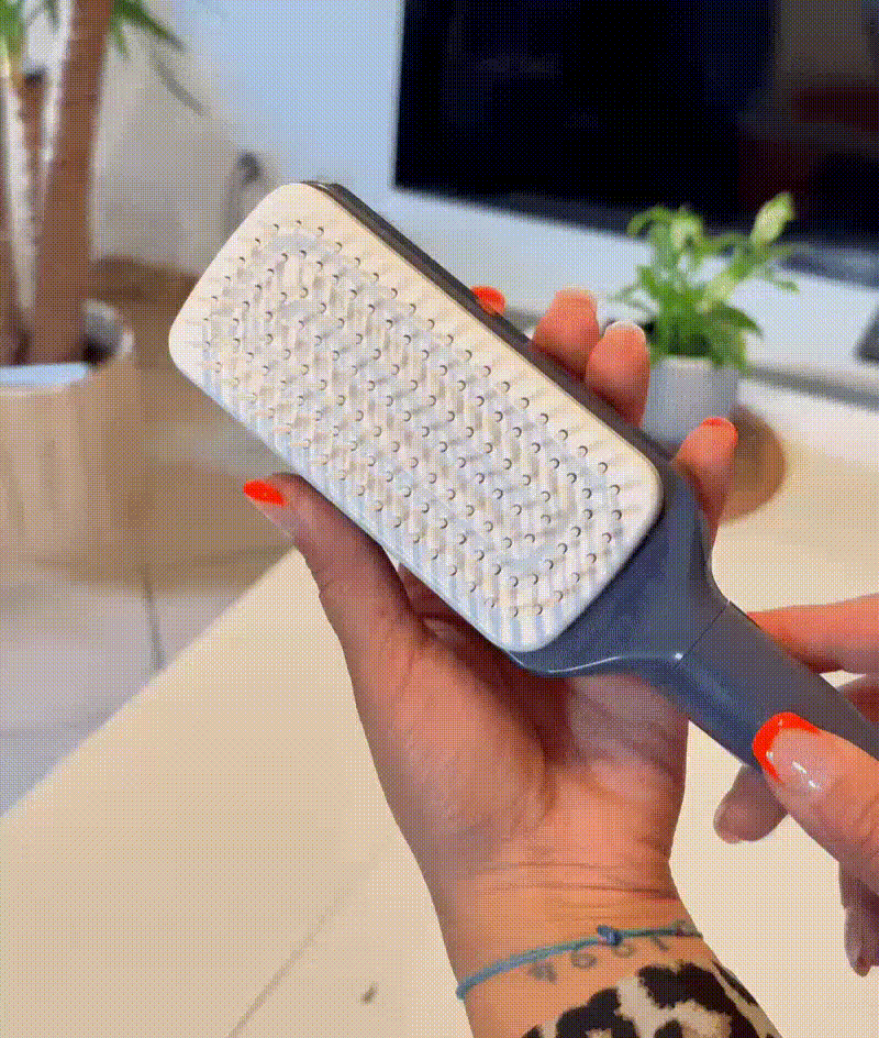 Magic Retractable Hairbrush