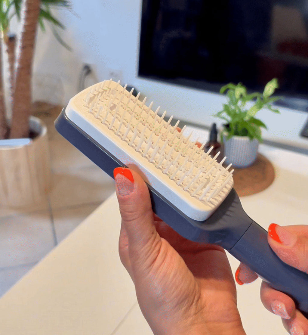 Magic Retractable Hairbrush